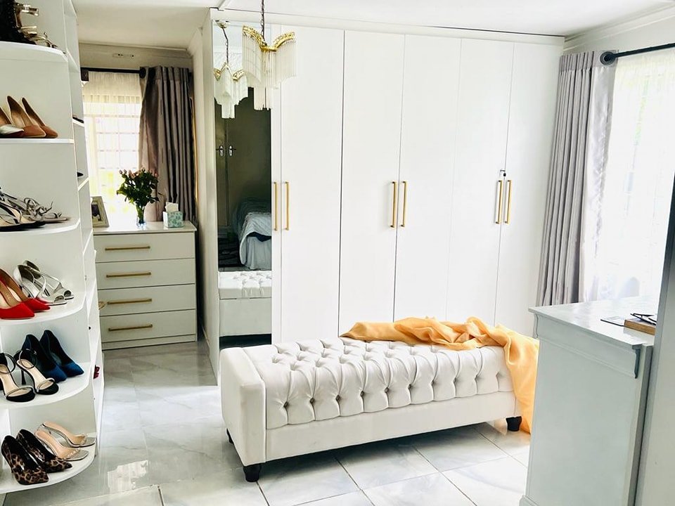 Fitted wardrobe interior